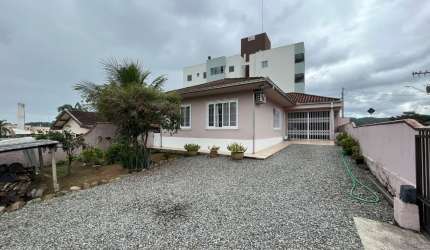 Casa averbada para venda no bairro João Costa