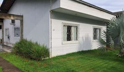 Casa com piscina para venda no bairro Petrópolis