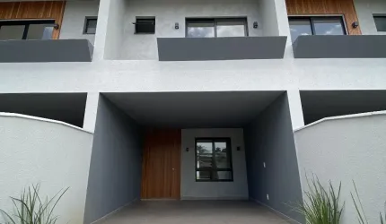 Conforto urbano e tranquilidade cercada pela natureza: seu novo geminado espera por você, no bairro São Marcos