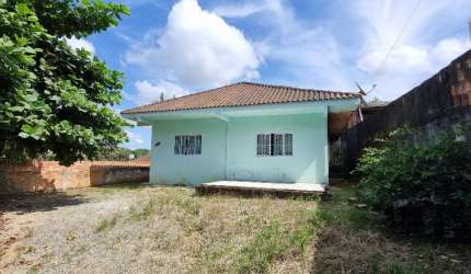 Casa muito bem localizada próxima a escolas e mercado localizada no bairro João Costa