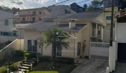 Casa para locação e venda no Condomínio Arujá Country Club