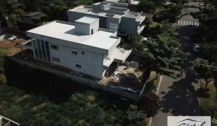 Casa moderna no condomínio Vintage - Granja Viana