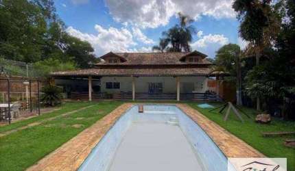 Casa na Fazendinha com acessibilidade, lazer, natureza e casa de caseiro!