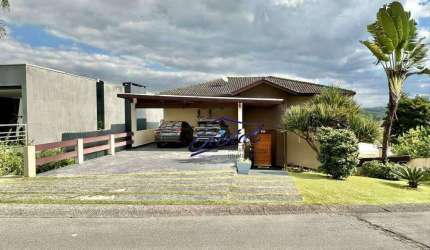 Casa com 3 quartos / suítes à venda, 330 m²  Condomínio Golf Village - Granja Viana - Carapicuíba/SP