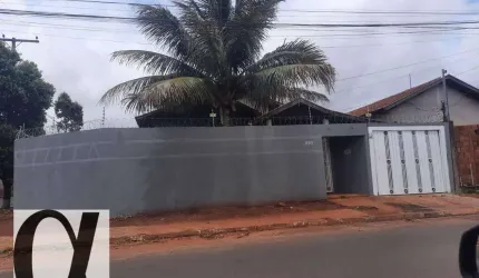Casa com quintal amplo,piscina e 3 quartos.