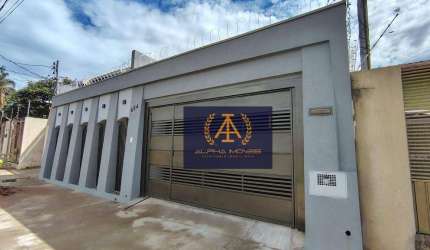 Casa reformada com 4 quartos