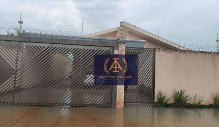 CASA COM 2 SUITES COM QUINTAL