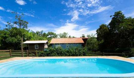 Chácara com casa de 2 suítes e piscina em Chapada dos Guimarães