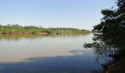 Chácara com 40 hectares com casa sede e represas