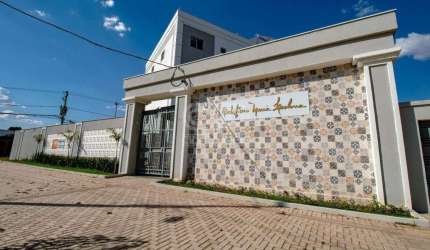 Apartamento com dois quartos no Condomínio Residencial Maria Helena