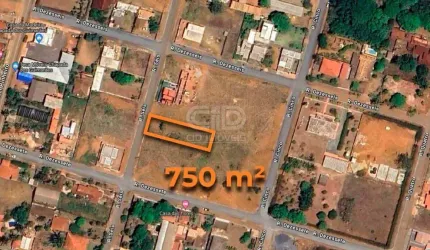 Terreno com 750m² no centro de Chapada