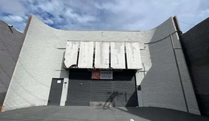 Galpão com 375m² na Av. XV de Novembro