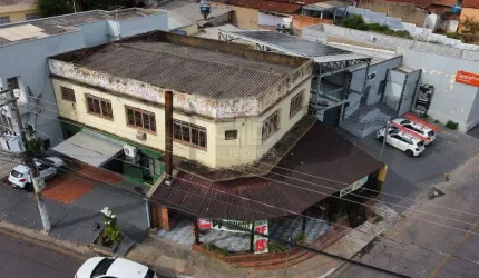 Imóvel comercial com aproximadamente 411m² no bairro Poção