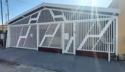 Casa á Venda com edícula e piscina no bairro CPA III setor 02