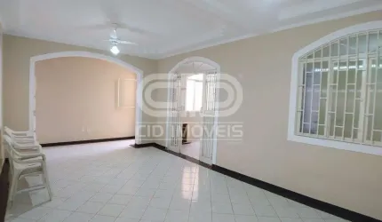 Casa com 4 quartos e piscina no bairro Áreas