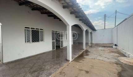 Casa á Venda com três quartos no bairro CPA II