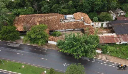 Casarão comercia ao lado da Orla do Porto em Cuiabá