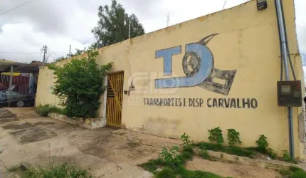 Casa comercial com grande espaço externo
