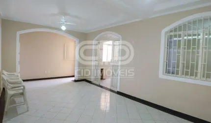 Casa com 329m² no bairro Áreas
