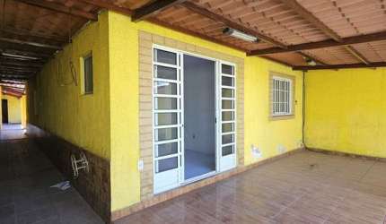 Casa linda com garagem e 2 quartos em Maria Helena