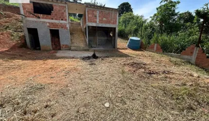 Terreno 750m² mais construção Santa Cruz da Serra.