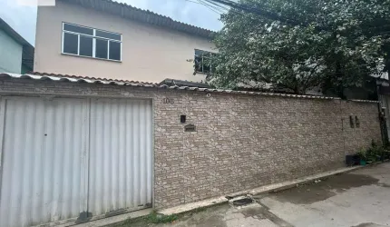 Duas casas grandes com piscina em Xerem