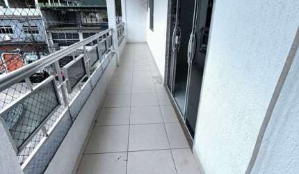 Apartamento em Xerem no centro comercial.