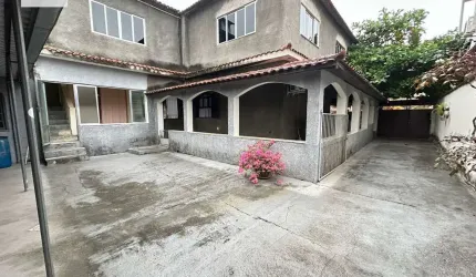2 Casas grandes em Xerem com quintal e 5 quartos ao todo