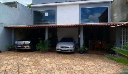 Excelente casa de 3 quartos próximo ao Centro de Santa Cruz da Serra!