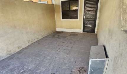 Casa duplex na Figueira com 2 quartos e garagem