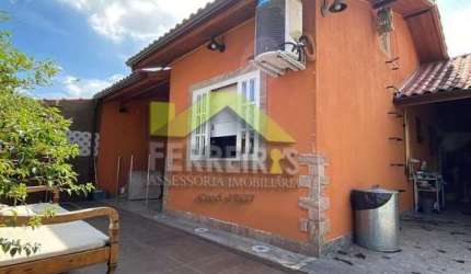 Linda casa, com fino acabamento em Chácara Arcampo