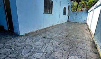 Ótima casa em Vila Canaan com 2 quartos e garagem