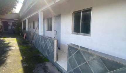 Vila com 6 casas em Maria Helena