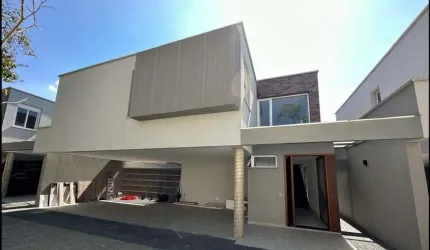 Casa em Condomínio - 3 suítes; 3 vagas