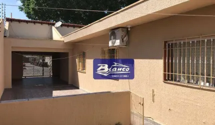 Casa térrea no Jardim Maia!! Travessa da Av. Paulo Faccini e colada ao Bosque Maia!