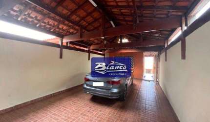 Sobrado Amplo com 04 vagas para carros grandes!!