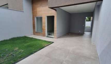 EXCELENTE CASA GEMINADA EM MIO LOTE
