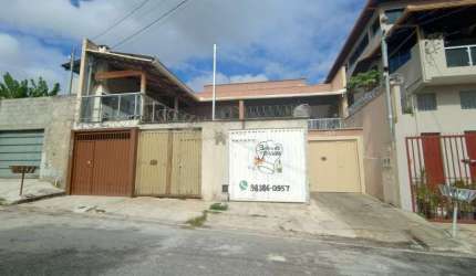 EXCELENTE CASA GEMINADA 03 QUARTOS EM A“TIMA LOCALIZAA‡A• DO BAIRRO PARQUE DAS ACACIAS EM BETIM