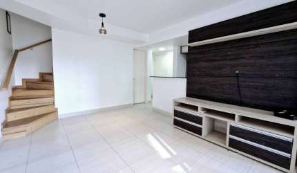 Versátil duplex para venda com 2 quartos, sendo 2 suítes, 67m²