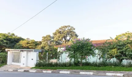 Vende-se imóvel no Vila Santo Antônio - Cotia perfeito para Incorporação, investimento ou uso comercial!