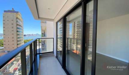Apartamento com três suítes 107m²