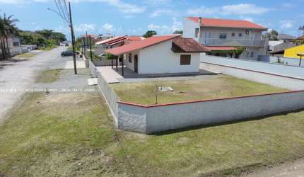 Casa de Esquina para Venda na BARRA DO SAÍ, localizado na cidade de Itapoá / SC.