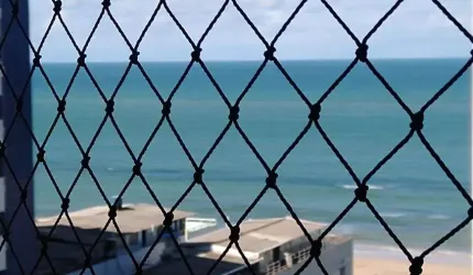 VENDA - MORE À 50 METROS DA PRAIA, 3 QTS 2 SUÍTES - 2 VGS E LAZER