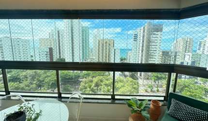 BELÍSSIMO APARTAMENTO PRÓXIMO À PRAIA COM LAZER E DUAS VAGAS
