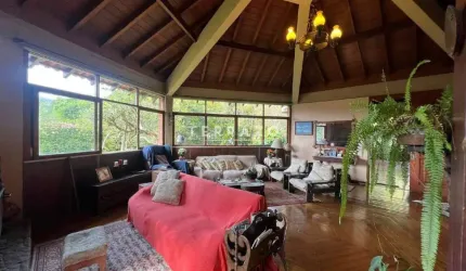 Casa à venda, 4 quartos, 2 suítes, 3 vagas, Iucas - Teresópolis/RJ