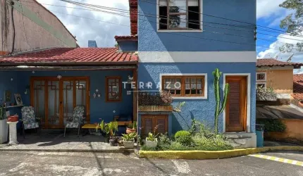 Casa com três quartos à venda na Iúcas - Teresópolis-RJ - Código 3017