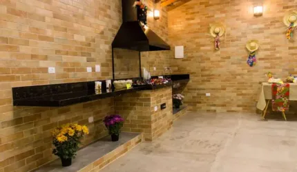 Casa à Venda: Perfeita com Salão de Festas