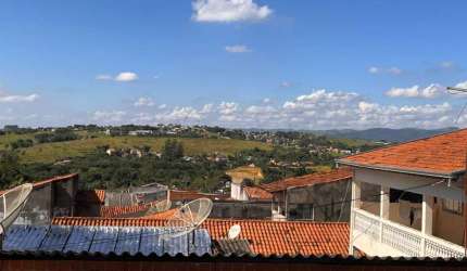 Espaço e Conforto: Casa Sobrado à Venda!