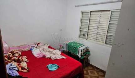 Venda de casa padrão no bairro Jardim Altos de Santana em São José dos Campos/SP.