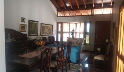 Casa de Condomínio com 3 Quartos e 3 banheiros para Locação, 189 m²